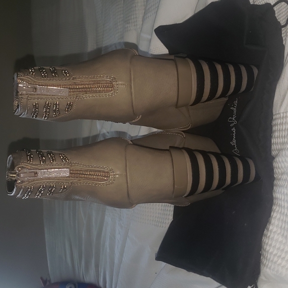 Michael Antonio Studio Booties - Picture 3 of 7